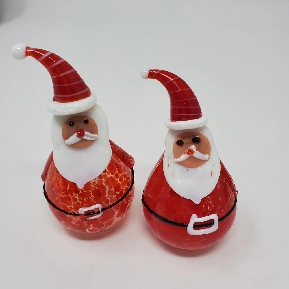 PIER 1 IMPORTS RED ART GLASS SANTA CLAUS SALT & PEPPER SHAKERS WITH ORIGINAL BOX